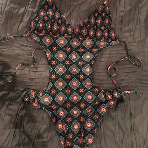 Tori praver monokini